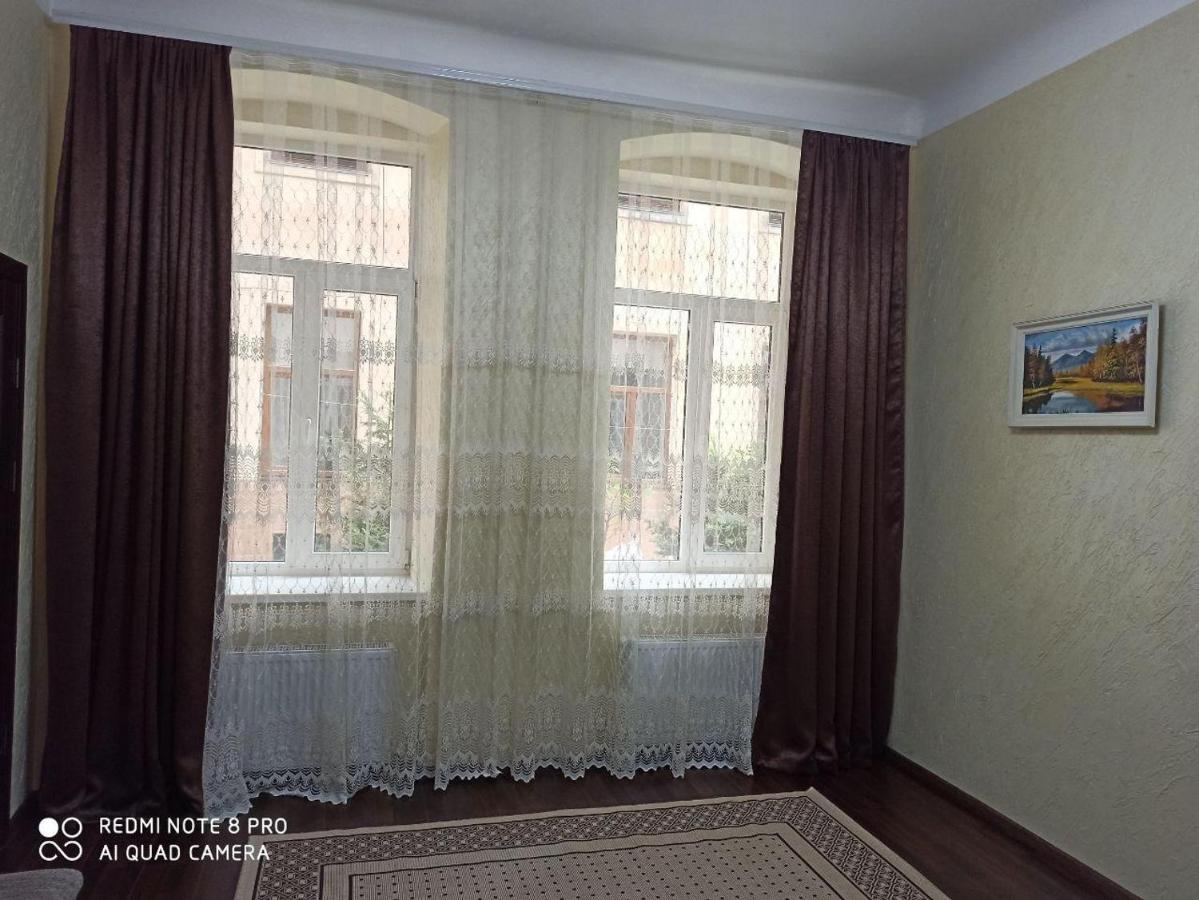 Квартира В Самом Центре Wi-Fi Daire Çernivtsi Dış mekan fotoğraf